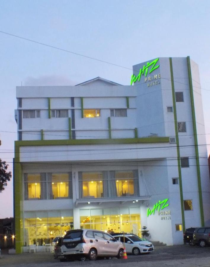 Whiz Prime Hotel Sudirman Cilacap Buitenkant foto