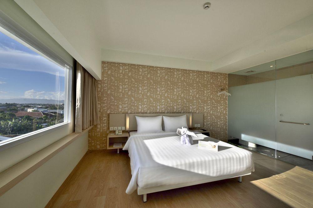 Whiz Prime Hotel Sudirman Cilacap Buitenkant foto
