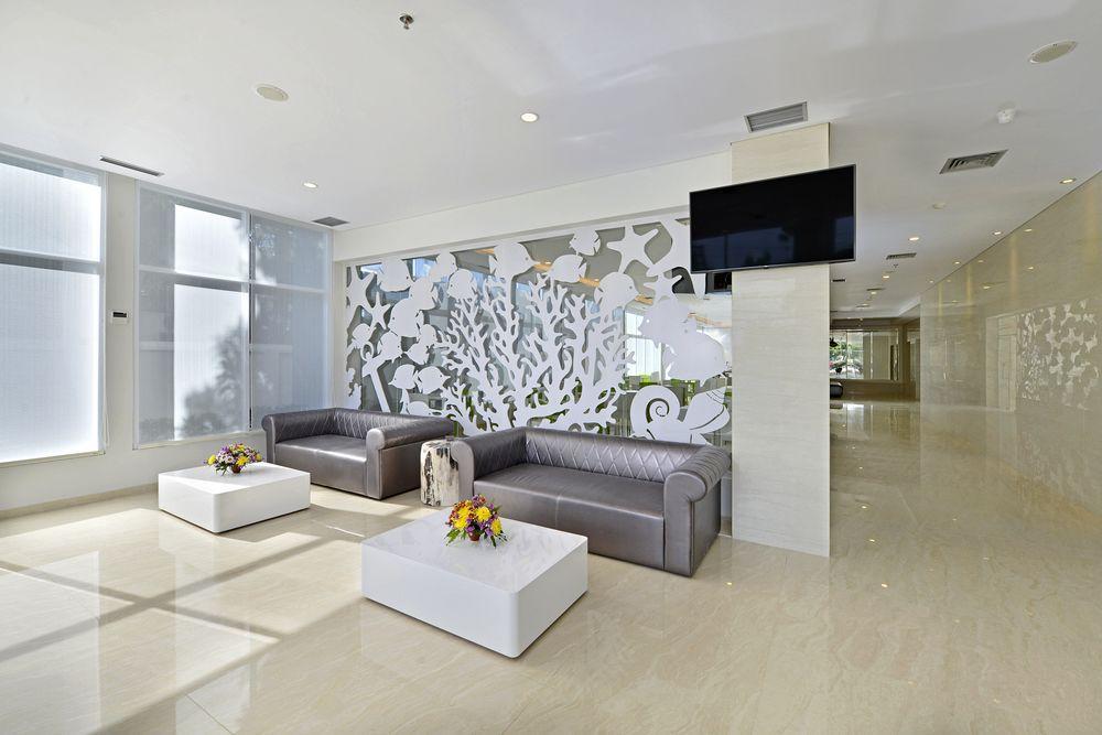 Whiz Prime Hotel Sudirman Cilacap Buitenkant foto