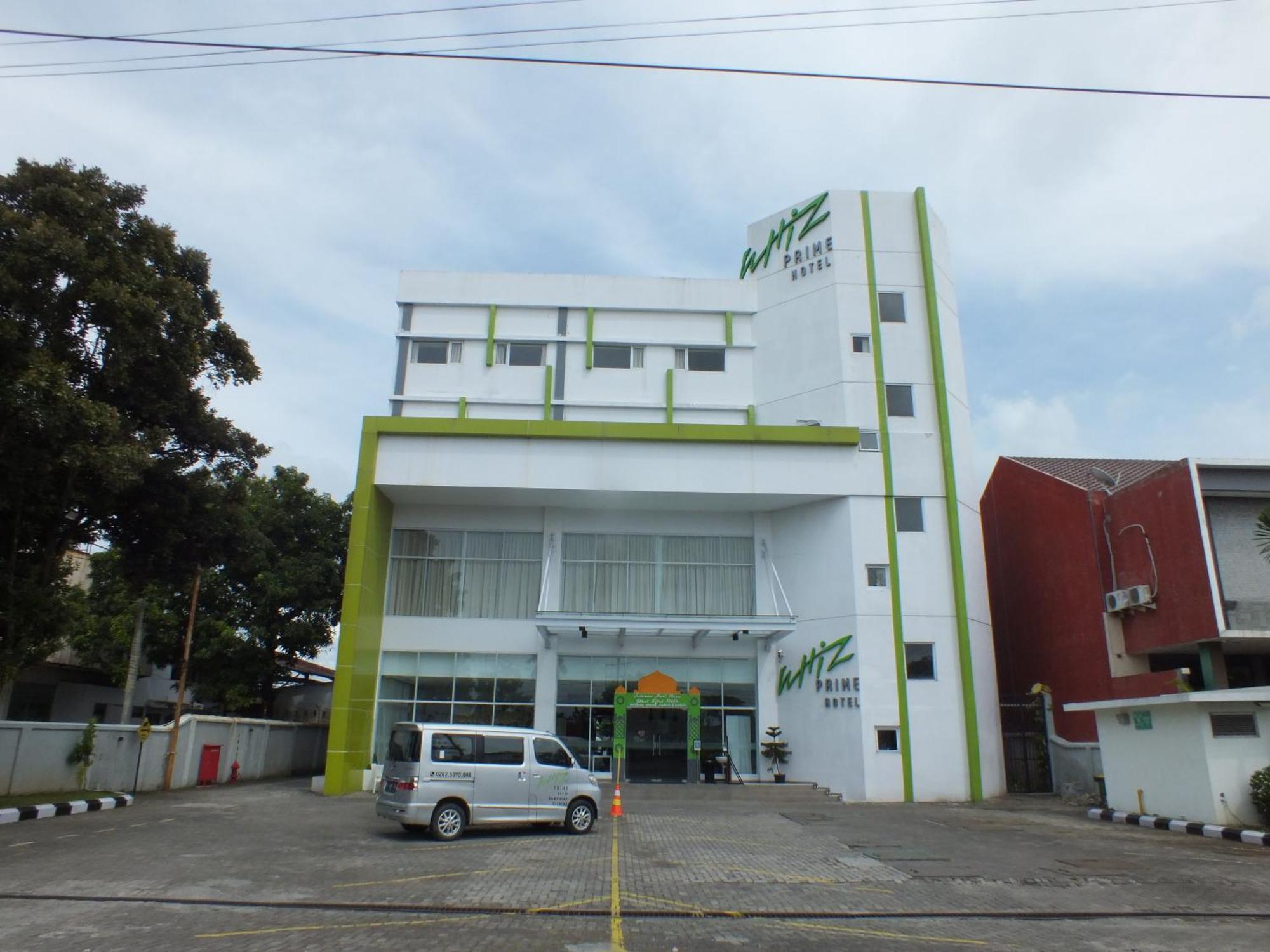 Whiz Prime Hotel Sudirman Cilacap Buitenkant foto