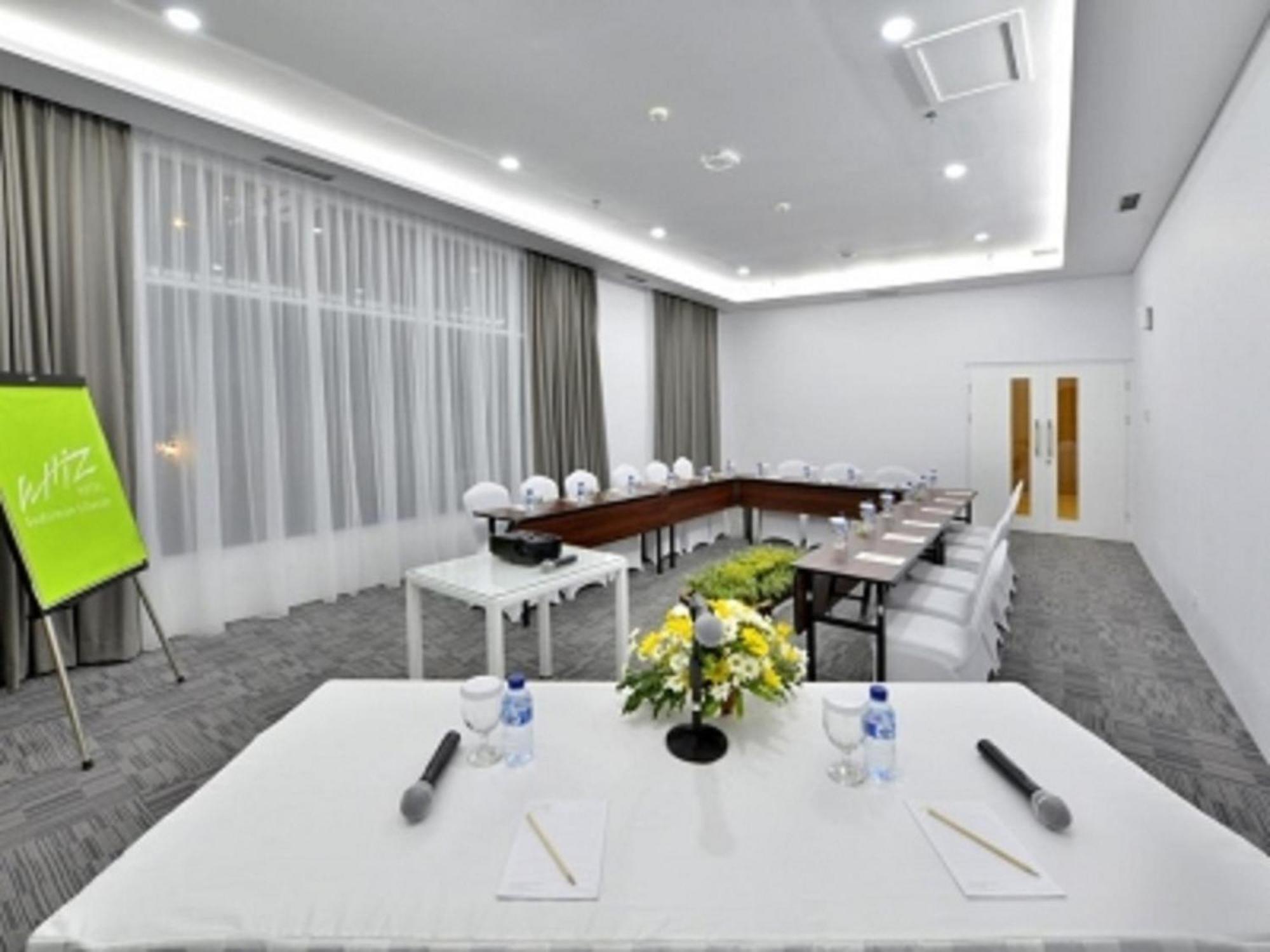 Whiz Prime Hotel Sudirman Cilacap Buitenkant foto