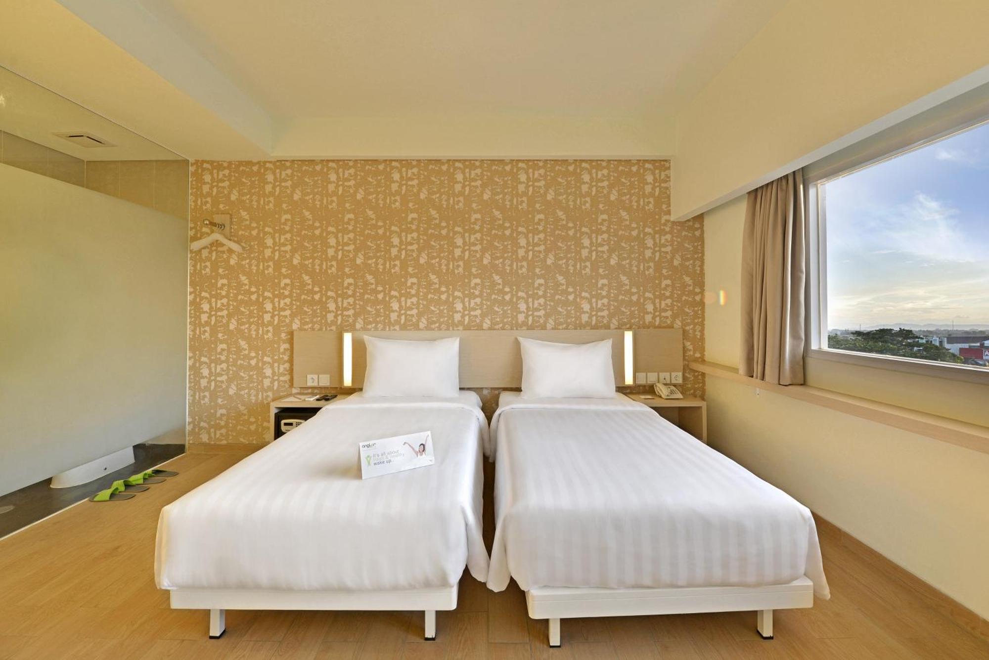Whiz Prime Hotel Sudirman Cilacap Buitenkant foto