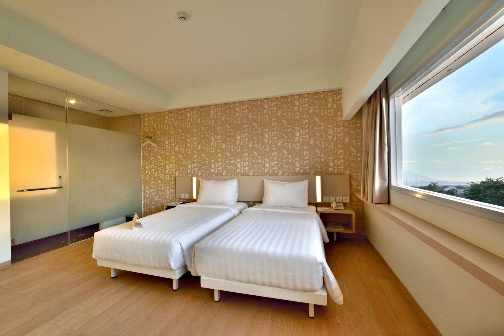 Whiz Prime Hotel Sudirman Cilacap Buitenkant foto