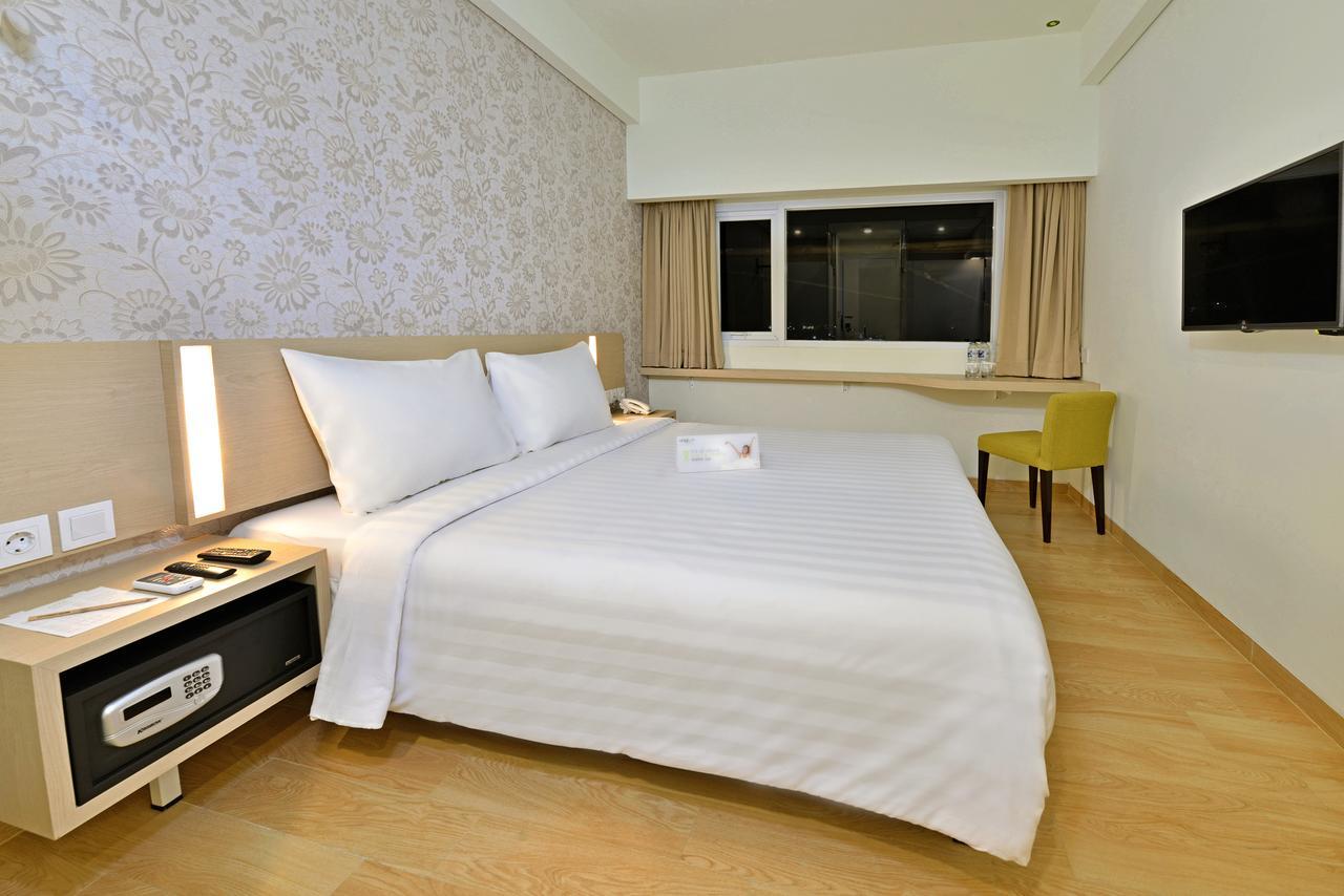 Whiz Prime Hotel Sudirman Cilacap Buitenkant foto