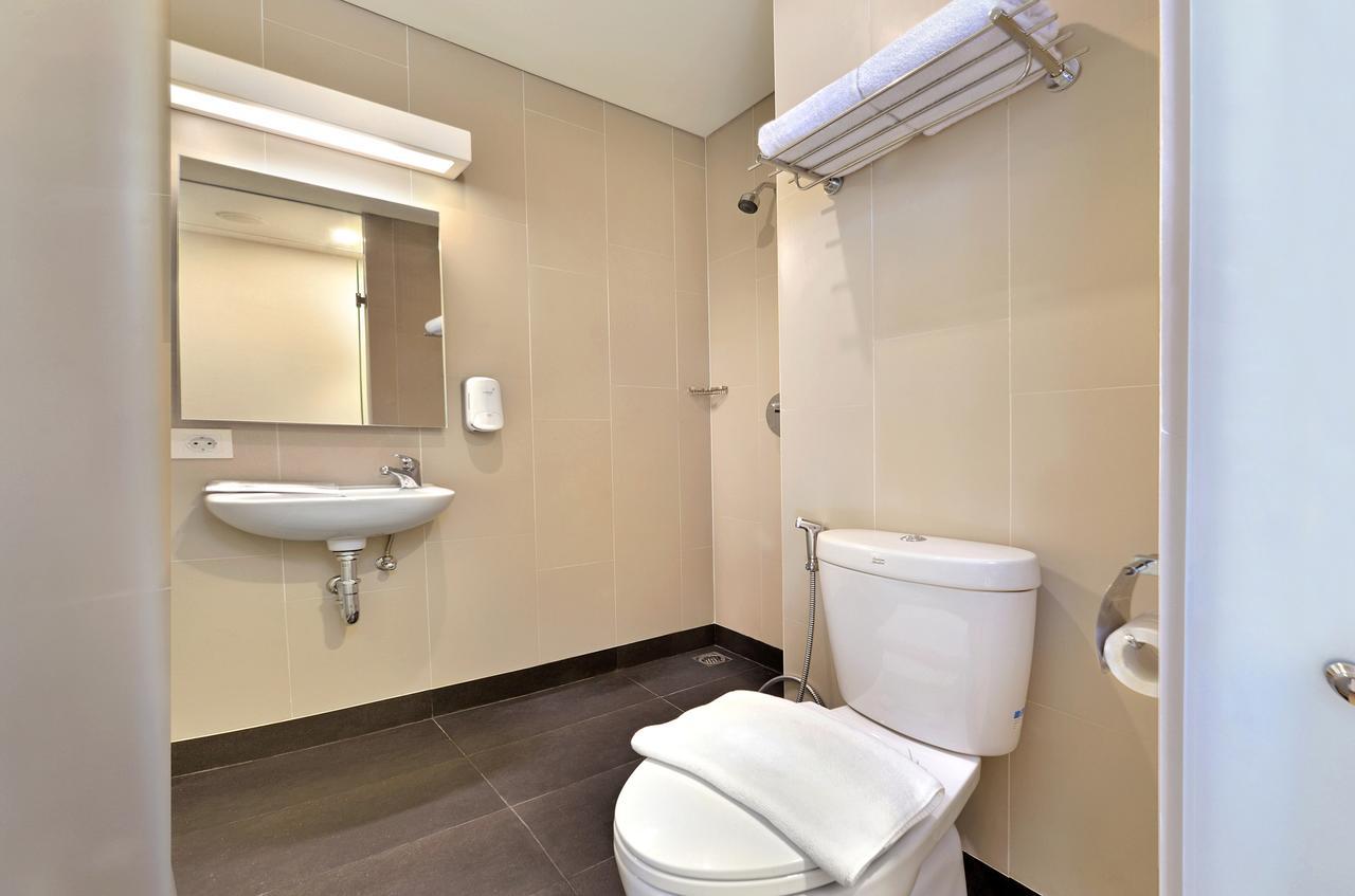 Whiz Prime Hotel Sudirman Cilacap Buitenkant foto