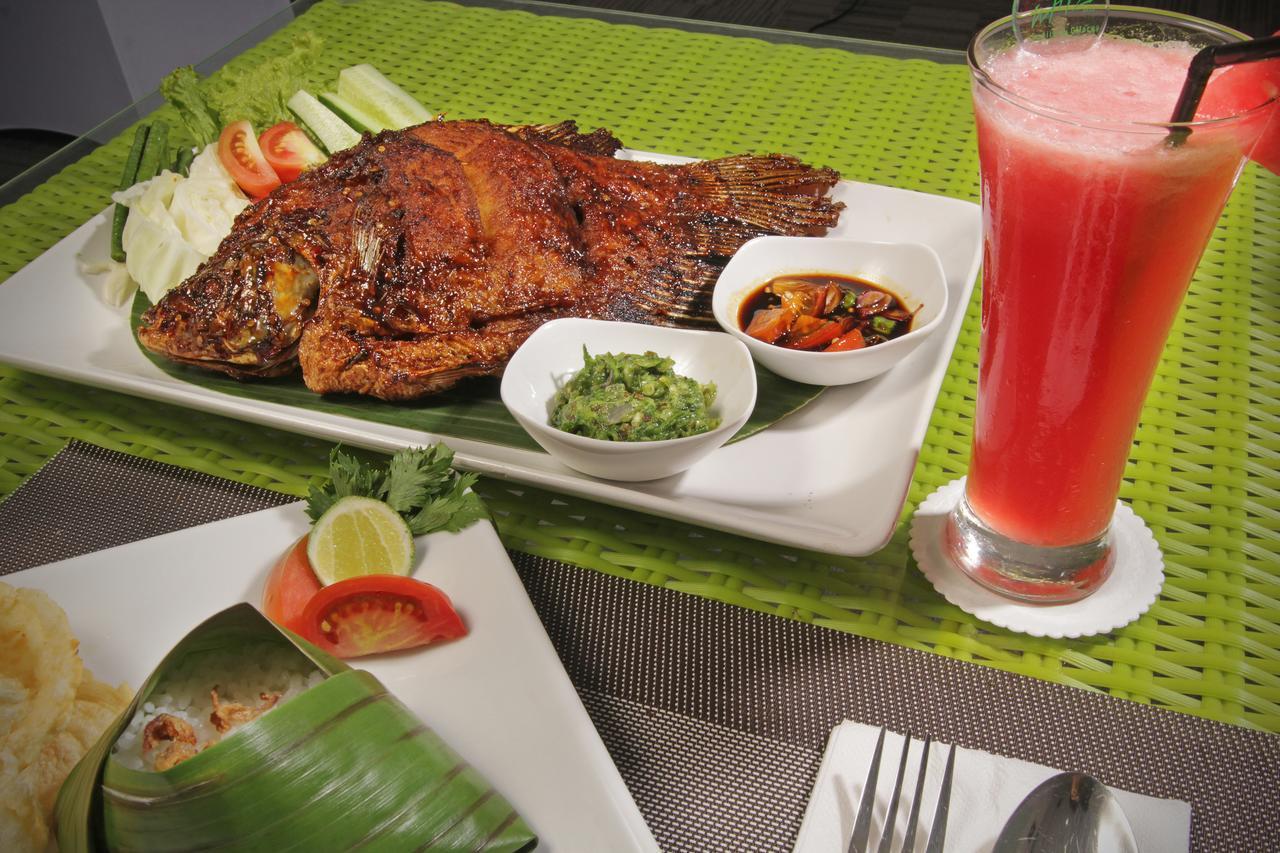 Whiz Prime Hotel Sudirman Cilacap Buitenkant foto