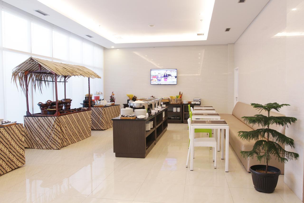 Whiz Prime Hotel Sudirman Cilacap Buitenkant foto